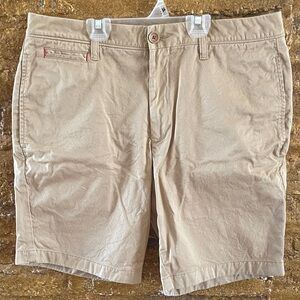 UNTUCKit Men's Beige Flat Front Shorts